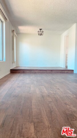 Building Photo - 944 6th St