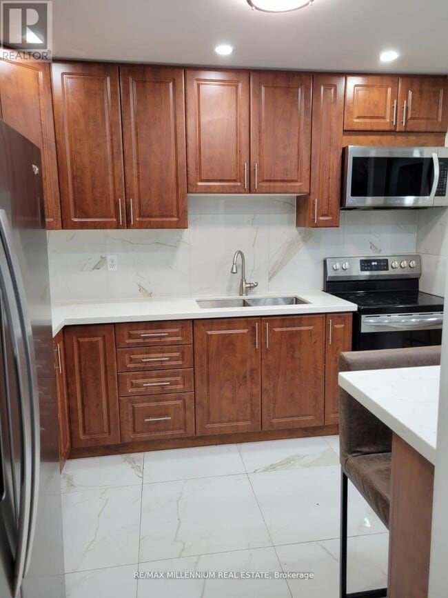 Building Photo - 13 Wickstead Ct