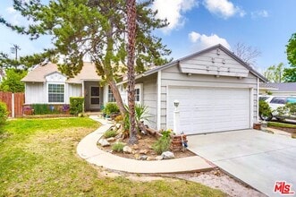 Building Photo - 12748 Weddington St