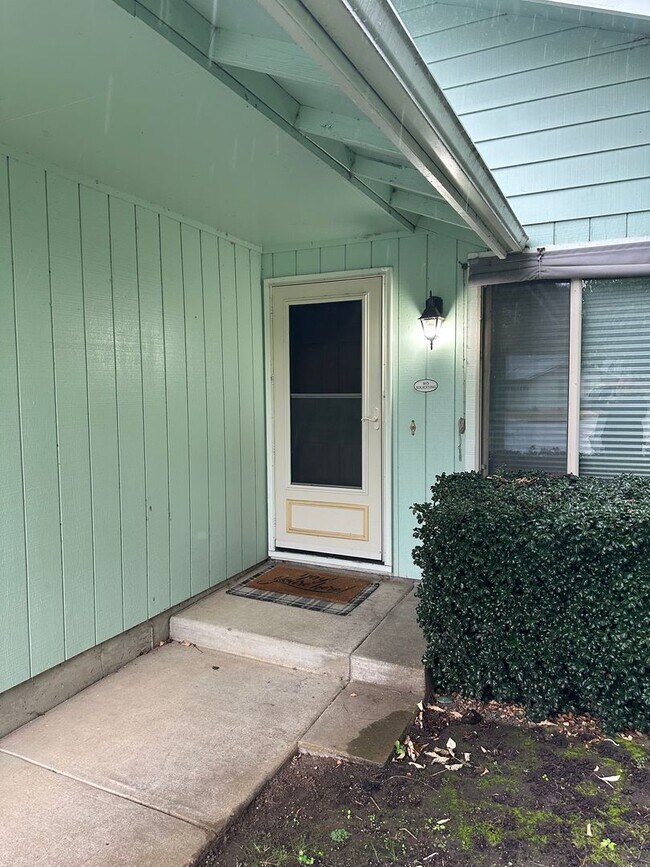 Foto del edificio - Beautiful 3 bedroom 2 bathroom house in a ...