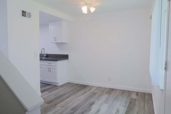 Building Photo - 2709 S Baker St
