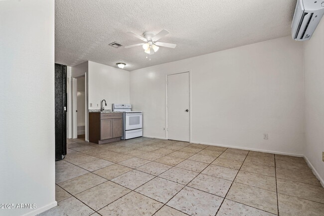 Foto del edificio - 576 N San Marcos Dr