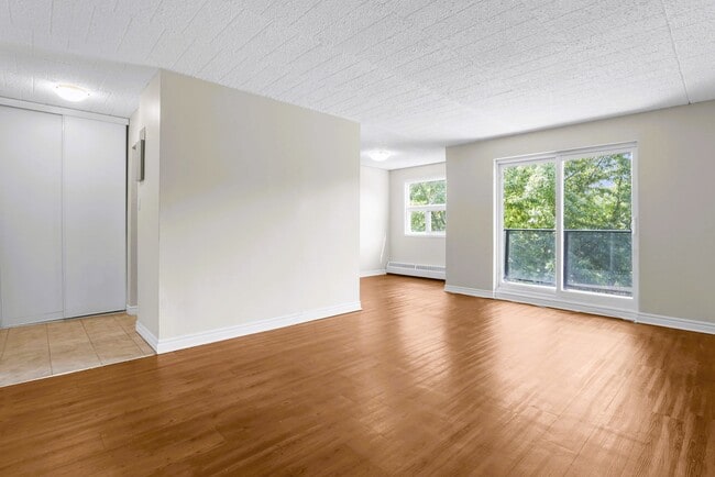 Building Photo - Town &amp; Country Apartments