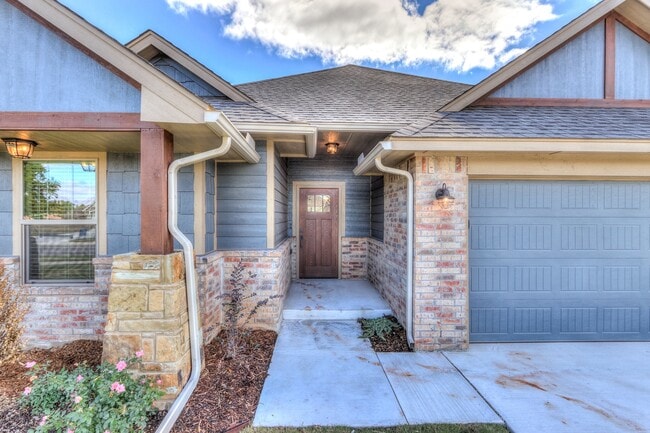 Building Photo - NEWER HOME IN MUSTANG SCHOOL DISTRICT AVAI...