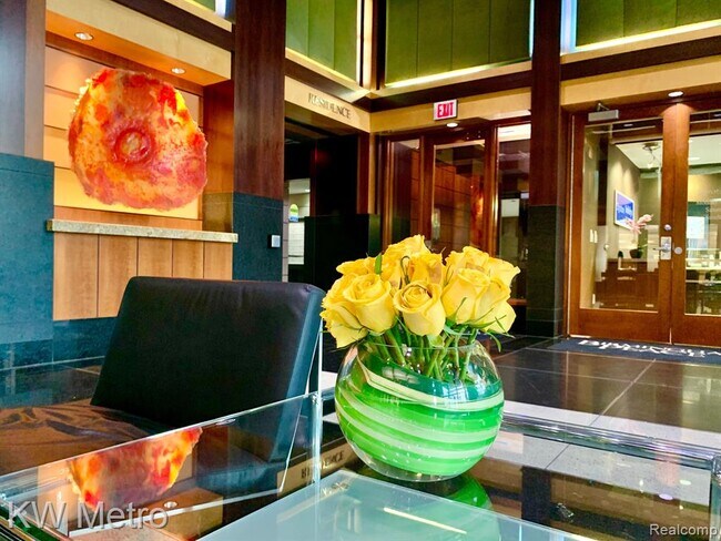 Foto del edificio - 411 S Old Woodward Ave