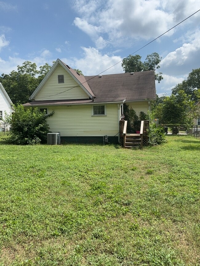 Building Photo - 2 Bedroom 1 Bathroom