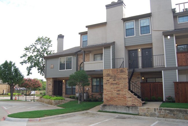 524 King George Dr, Fort Worth, TX 76112 - Townhome Rentals in Fort