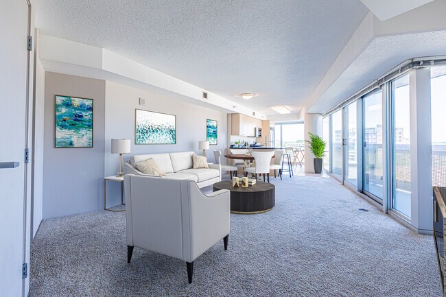 Foto del edificio - 1720 Maple Ave