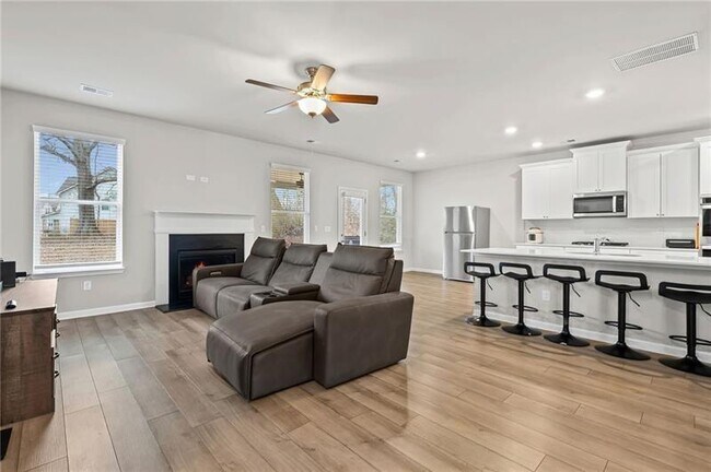 Building Photo - 854 Orwell Dr