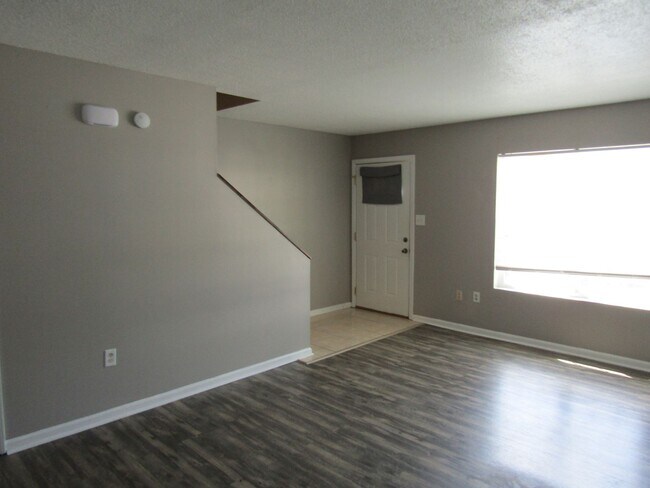 Foto del edificio - 1100 Pineland Ave