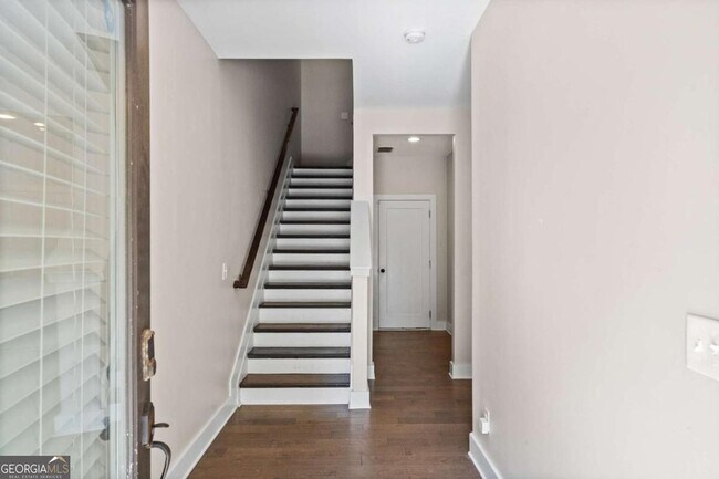 Foto del edificio - 2180 Colvin Ct NW