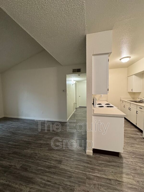 Foto del edificio - 1402 W Elowin Ave