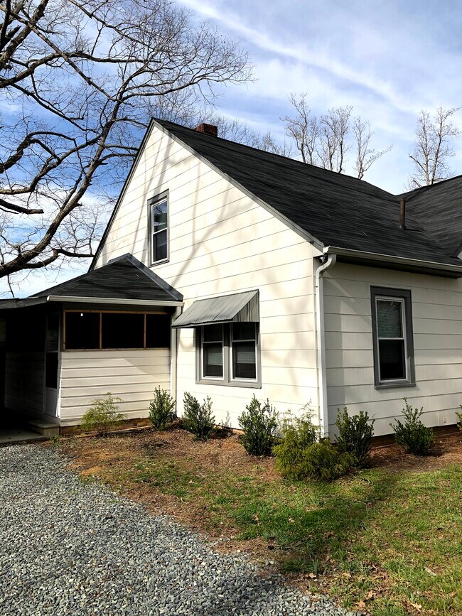 Foto del edificio - 3677 Old 421 Rd