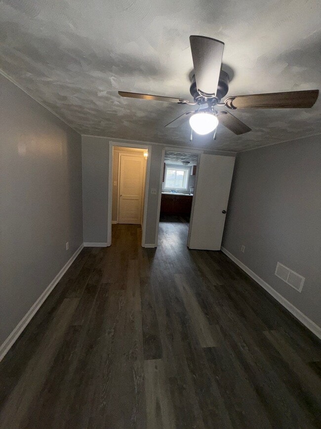 Building Photo - 127 Winona Dr