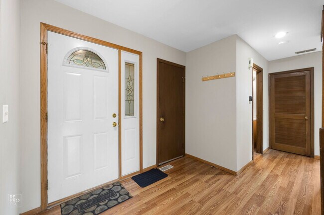 Foto del edificio - 1091 Colony Lake Dr