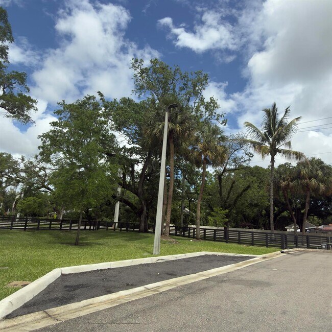 Foto del edificio - North Oak Place, Davie, FL 33314 - 3 BR 2.5 BA townhouse