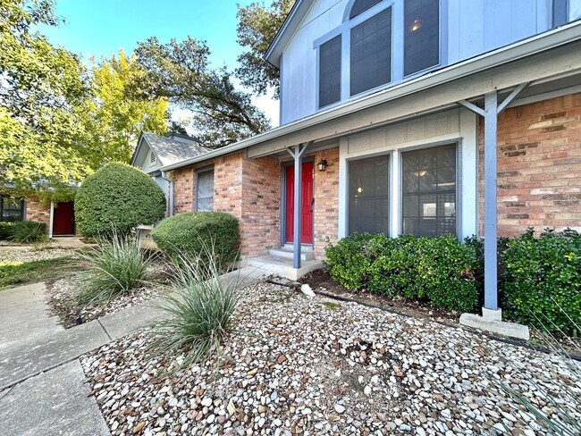 Foto del edificio - 1411 Gracy Farms Ln