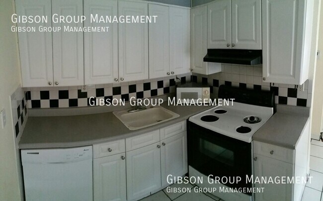 Building Photo - 2/1 Centrally located in Fort Lauderdale n...