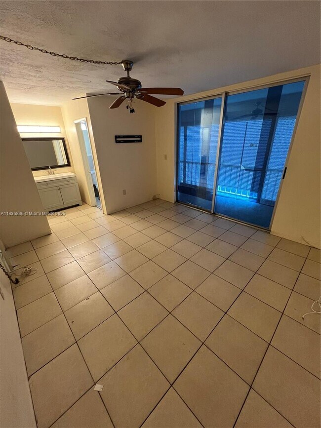 Foto del edificio - 1515 NE 125th Terrace