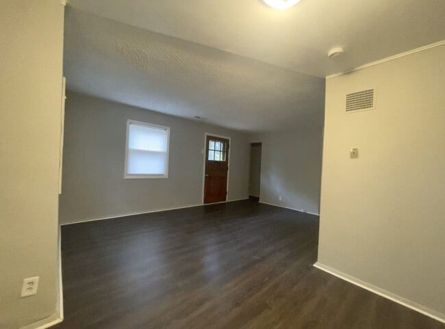 Building Photo - 2 Bedroom, 1 bath home close to St. Mary's...