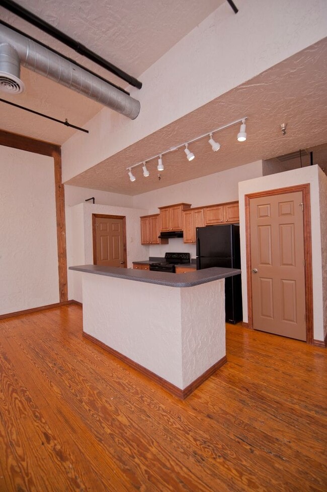 Building Photo - Market 105