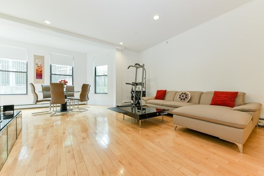 Primary Photo - 74 Kent St