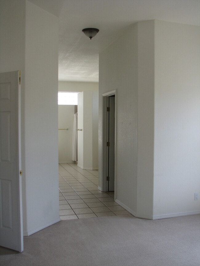 Building Photo - House near Lake Forest