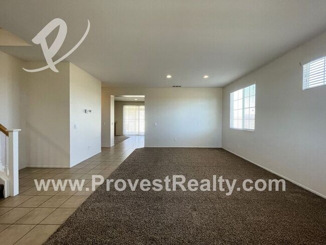 Building Photo - 4 Bed, 2.5 Bath + Loft Victorville Home w/...