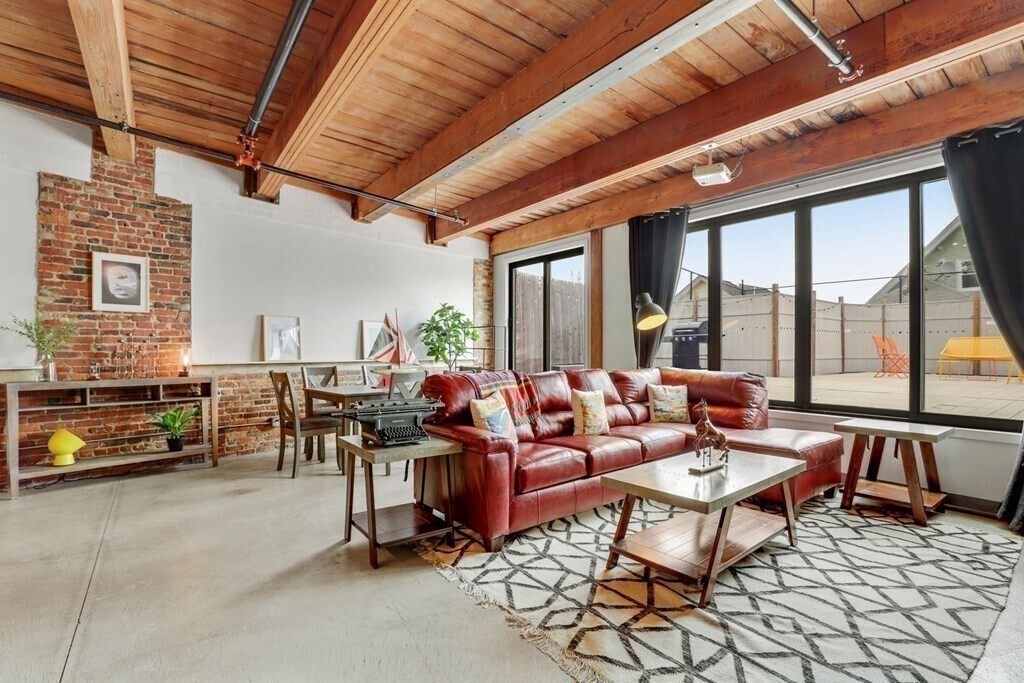 Foto principal - 950 Dorchester Ave