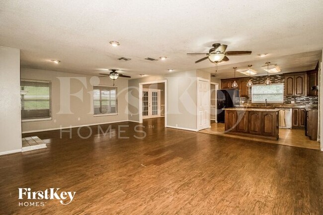 Building Photo - 3636 Mirror Lake Dr