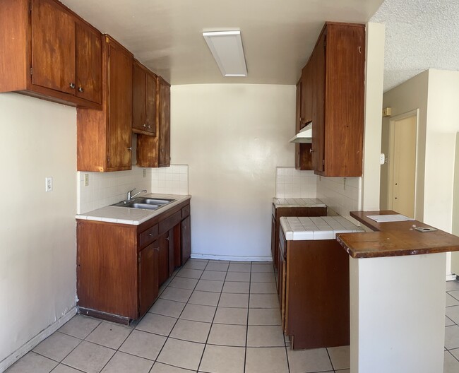 Foto del edificio - 921 Carob Way