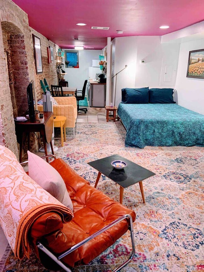 Building Photo - 914 N St NW