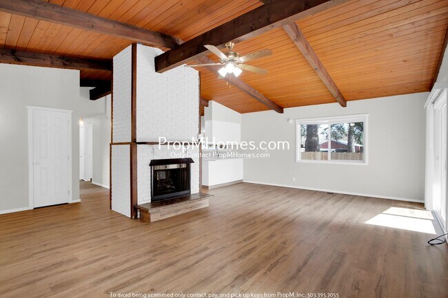 Foto del edificio - Fully Updated Home in Aloha - Large Yard!