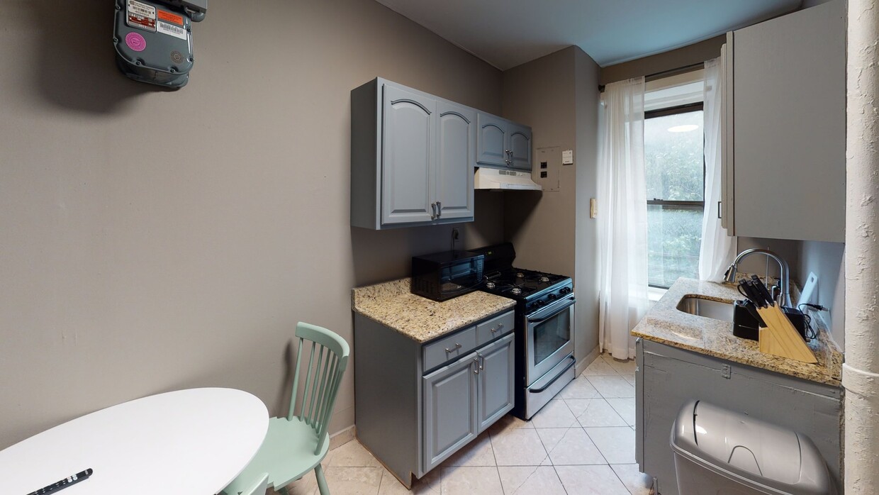 Photo - Private bedroom in 4 bed/1 bath Home