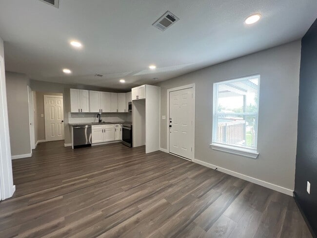 Photo - 7317 Briefway St 1/2 Apartment