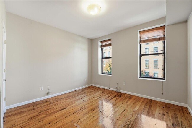 Foto del edificio - 129 Willow Ave