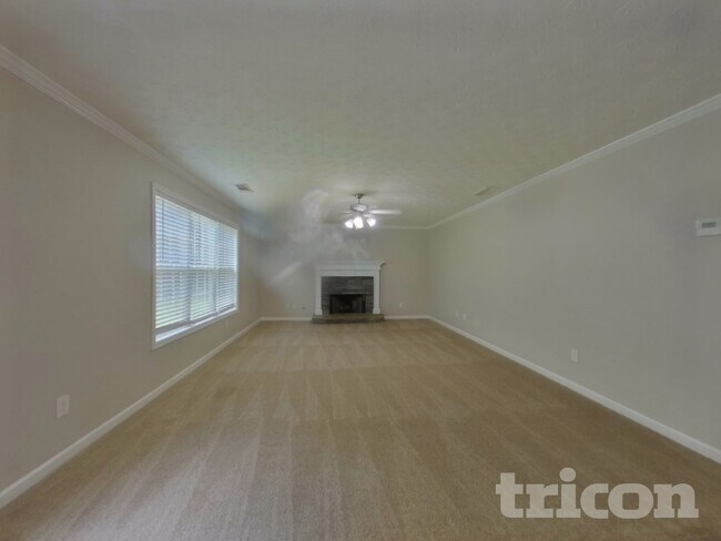 Building Photo - 315 Avonlea Dr