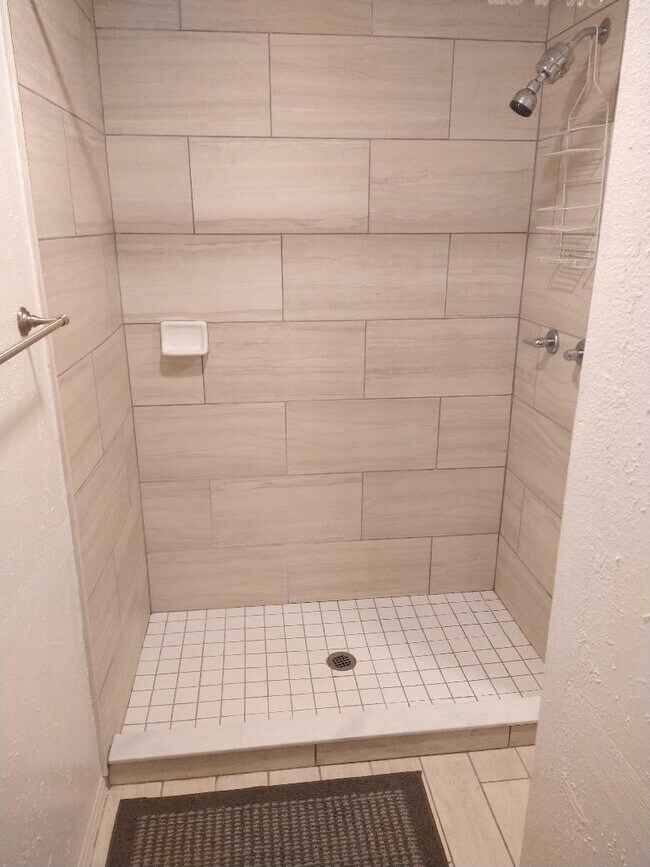 Foto del edificio - 2333 Patrick St