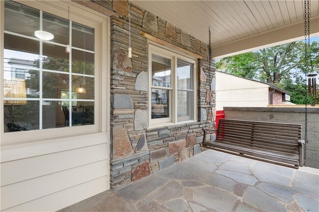 Building Photo - 2035 Manchester St NE