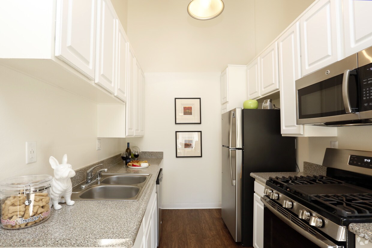 Arrive Westlake Village Apartments in Westlake Village, CA