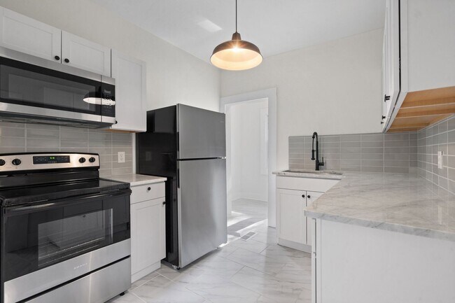 Foto del edificio - 3 Bedroom Renovated Craftsmen for Rent!