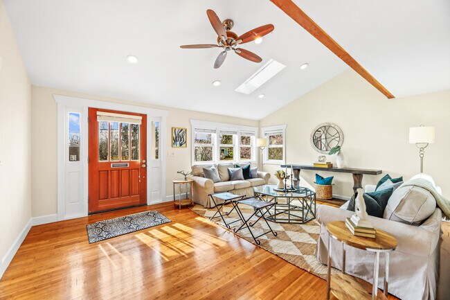 Foto del edificio - 3712 SW Thistle St