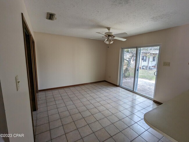 Building Photo - 205 Greenwood Dr