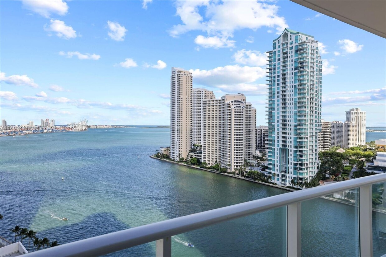 Primary Photo - 300 S Biscayne Blvd