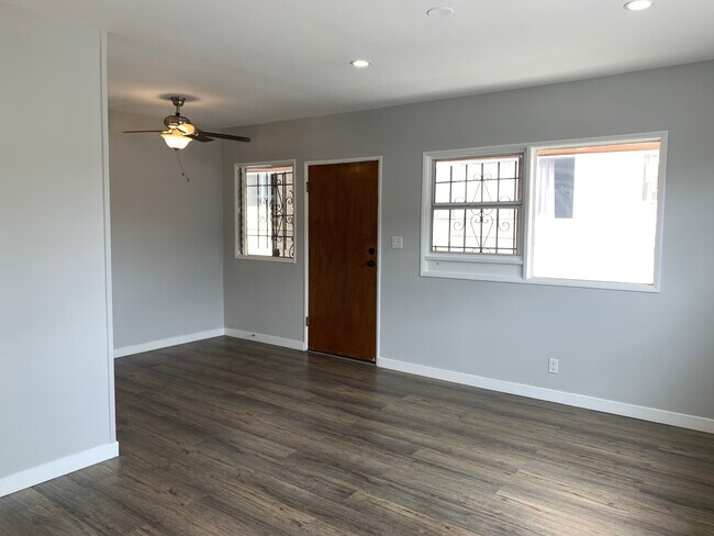 Building Photo - 5013 Rosewood Ave