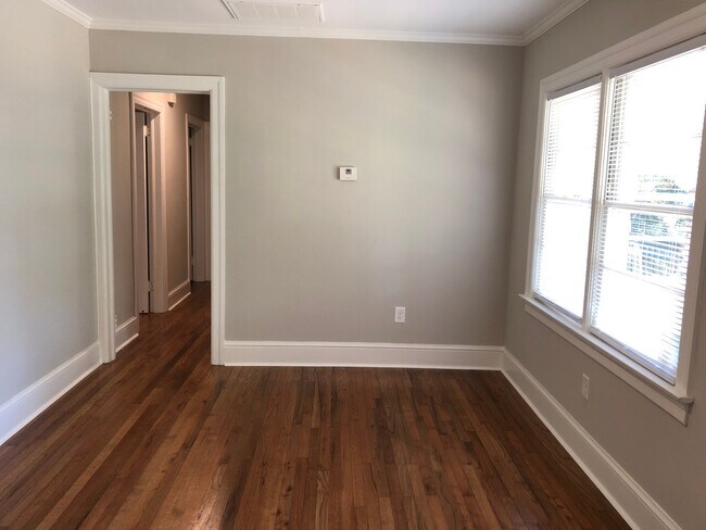 Building Photo - PRE-LEASING FOR AUGUST!