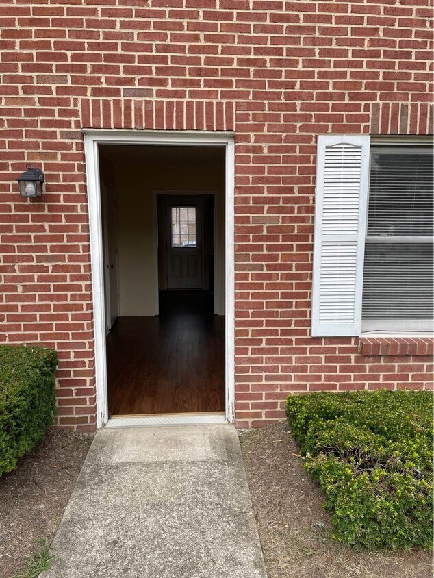 Foto principal - 137 Alycia Dr