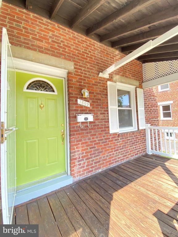 Primary Photo - 1609 Boyle St