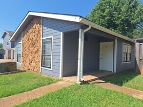 Building Photo - 817 N Burdick St