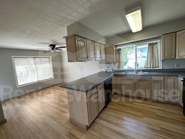 Building Photo - 3314 Holly Terrace S